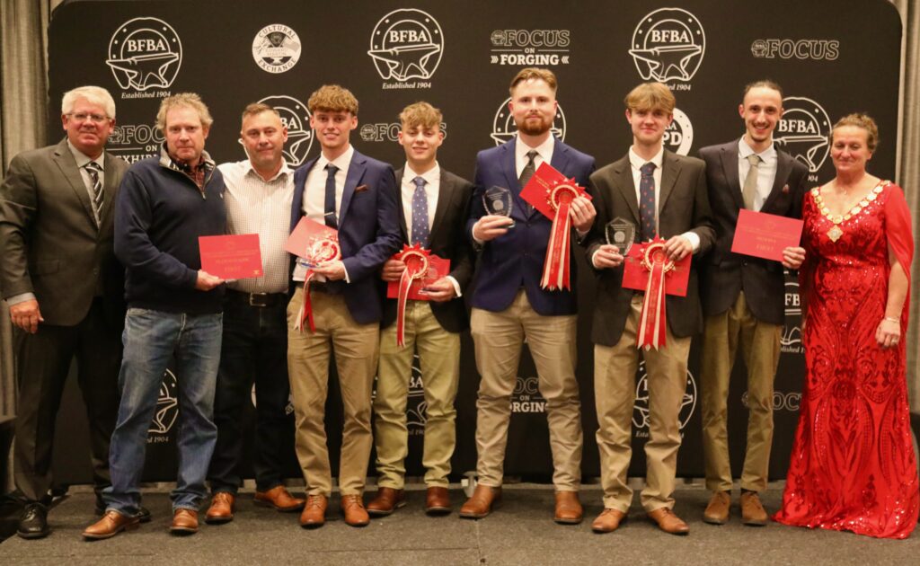 Holme Lacy College students willing farriery comp